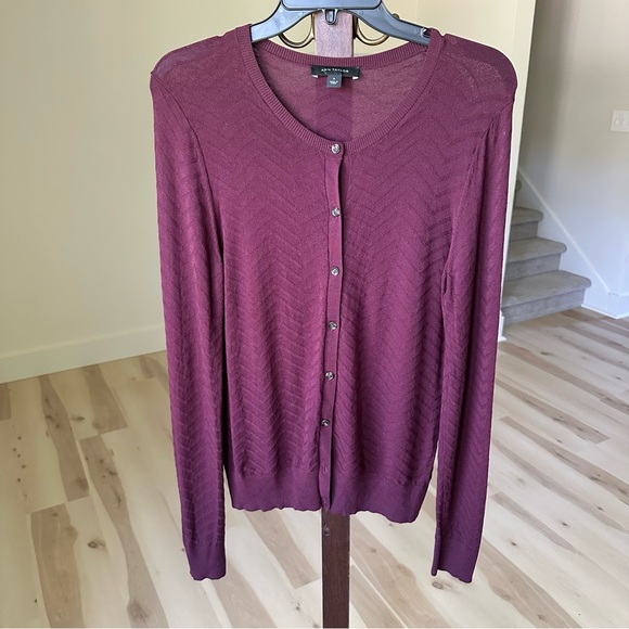 Ann Taylor Womens Cardigan Sweater Medium Wine Red Chevron Knit Button Front - Picture 1 of 3